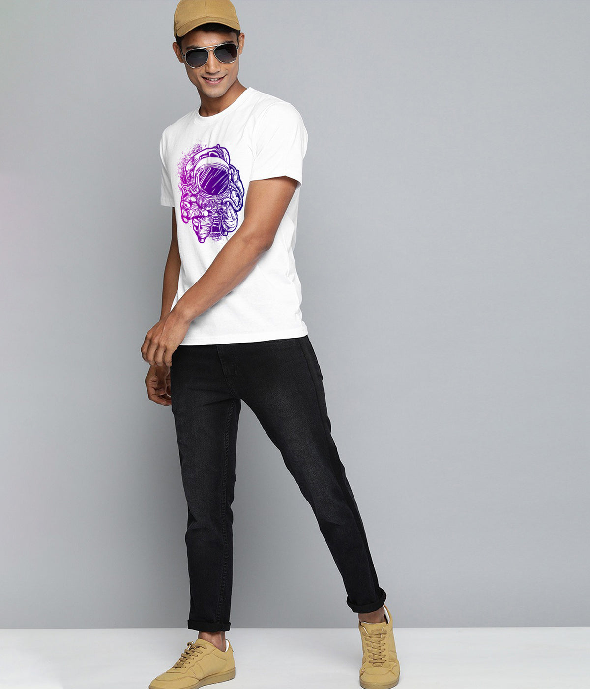 Semantic Graphic Cotton T-shirt - Astronaut